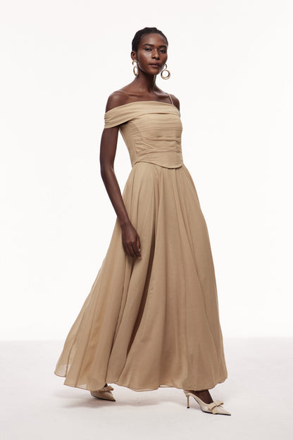 Effortlessly Elegant Dress with a Timeless Design