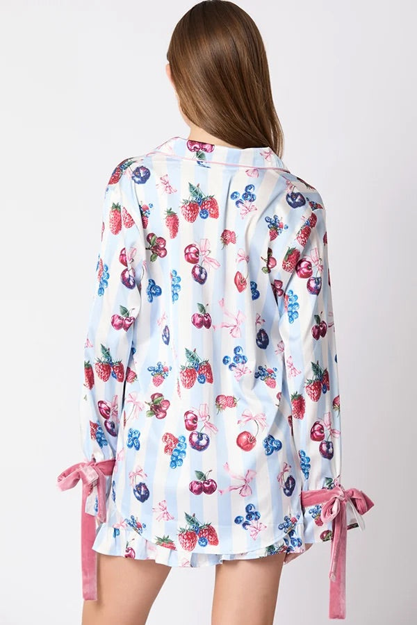 Well Tailored Top with a Graceful Silhouette
