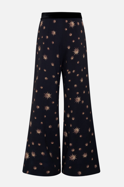 Effortlessly Elegant Pants with a Timeless Design