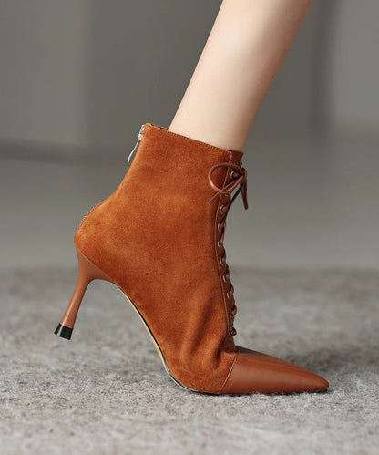 Effortlessly Elegant Boots with a Timeless Design