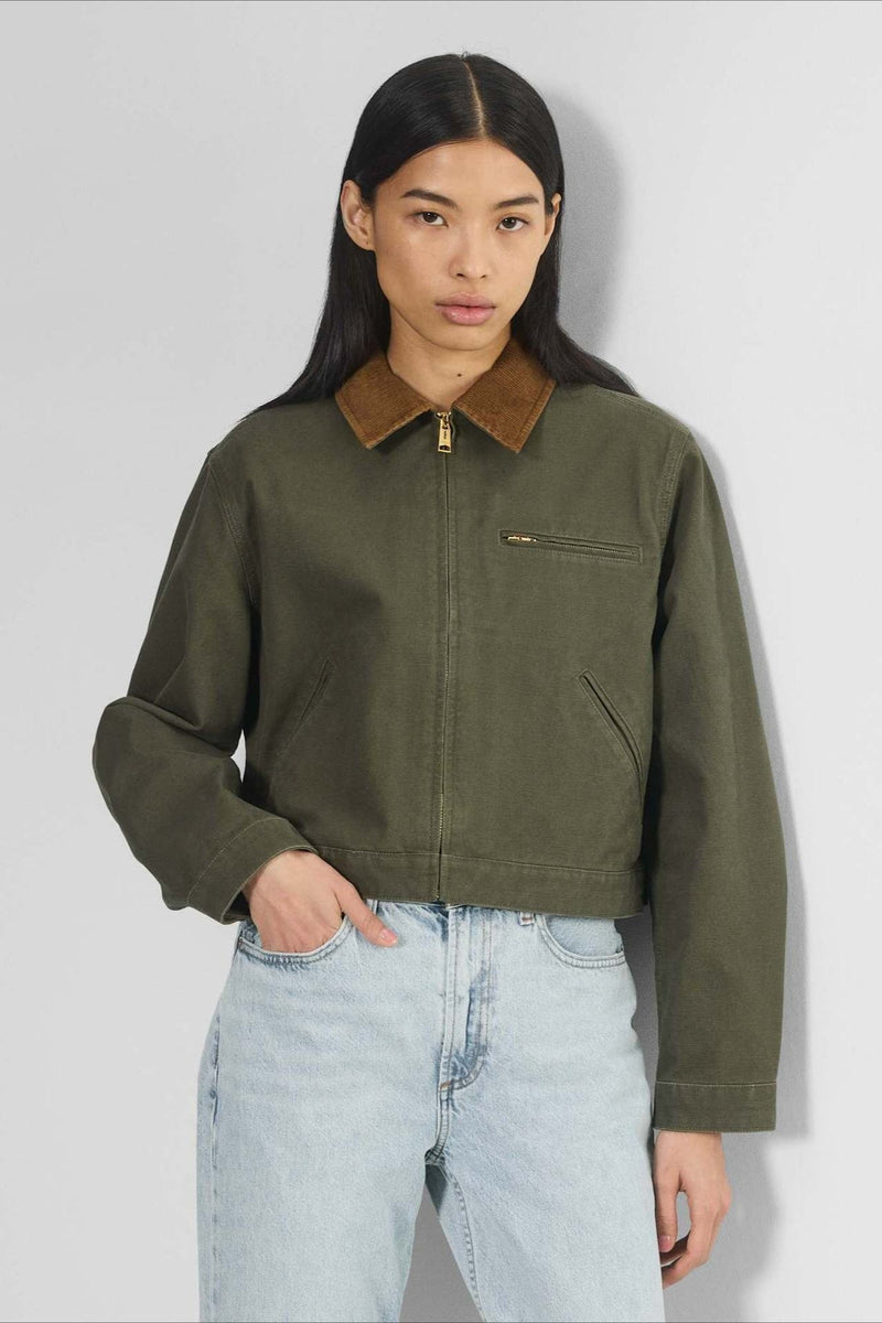 Well Tailored Jacket with a Graceful Silhouette