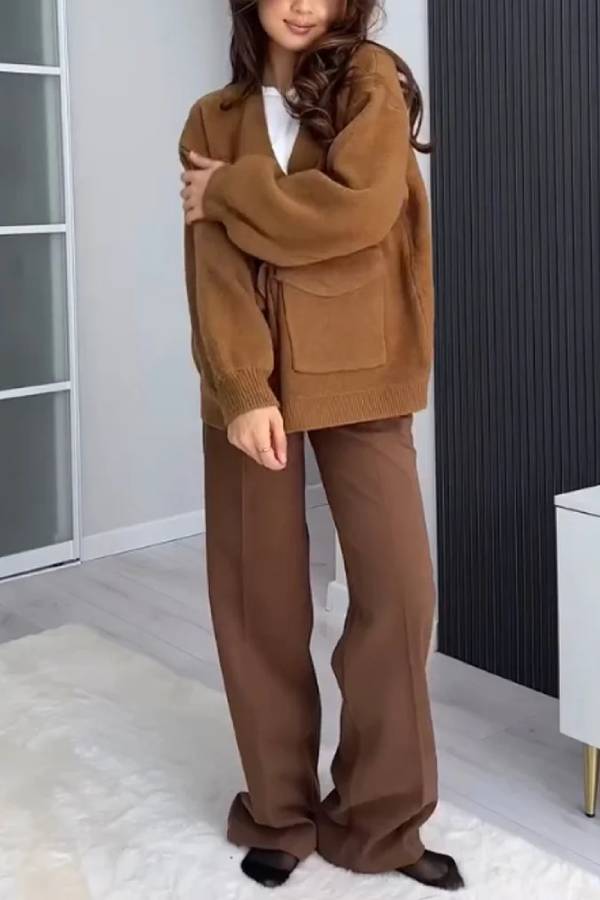 Effortlessly Elegant Sweater with a Timeless Design