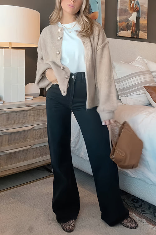 Effortlessly Elegant Cardigan with a Timeless Design