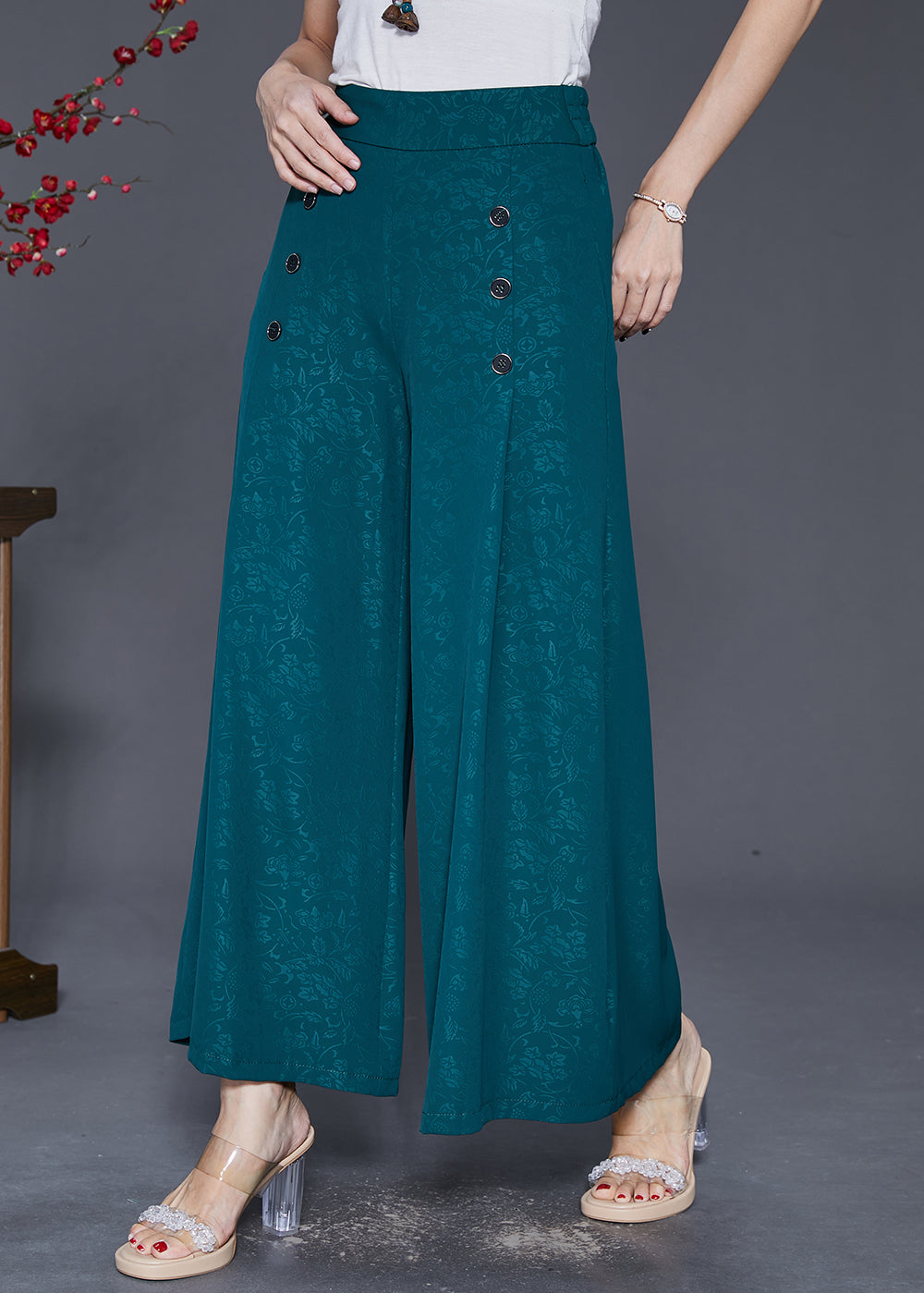 Classic Vintage Pants with a Flattering Fit