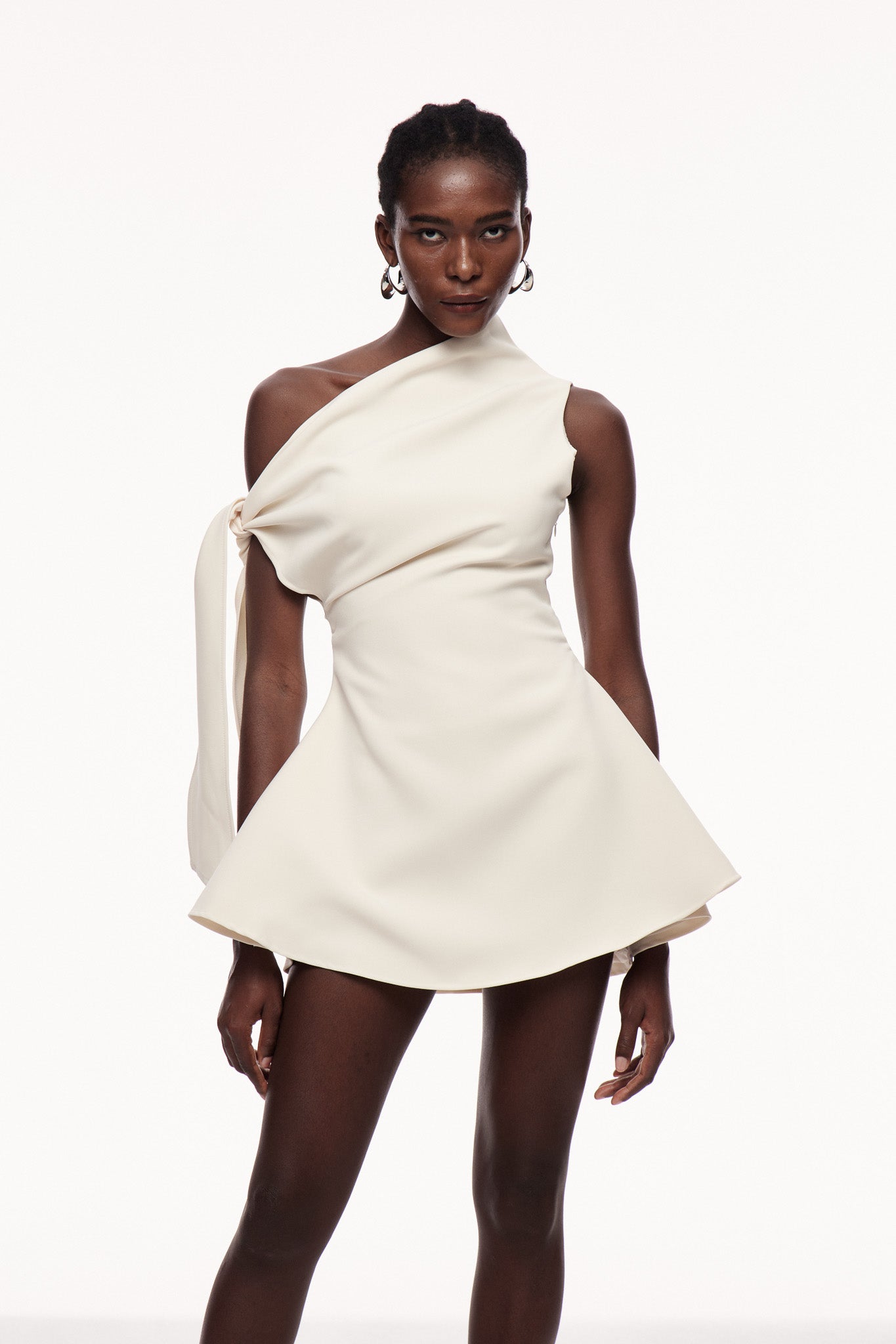 Well Tailored Dress with a Graceful Silhouette