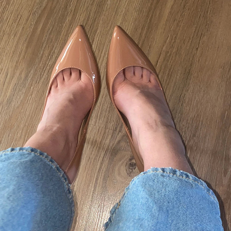 Effortlessly Elegant Heels with a Timeless Design
