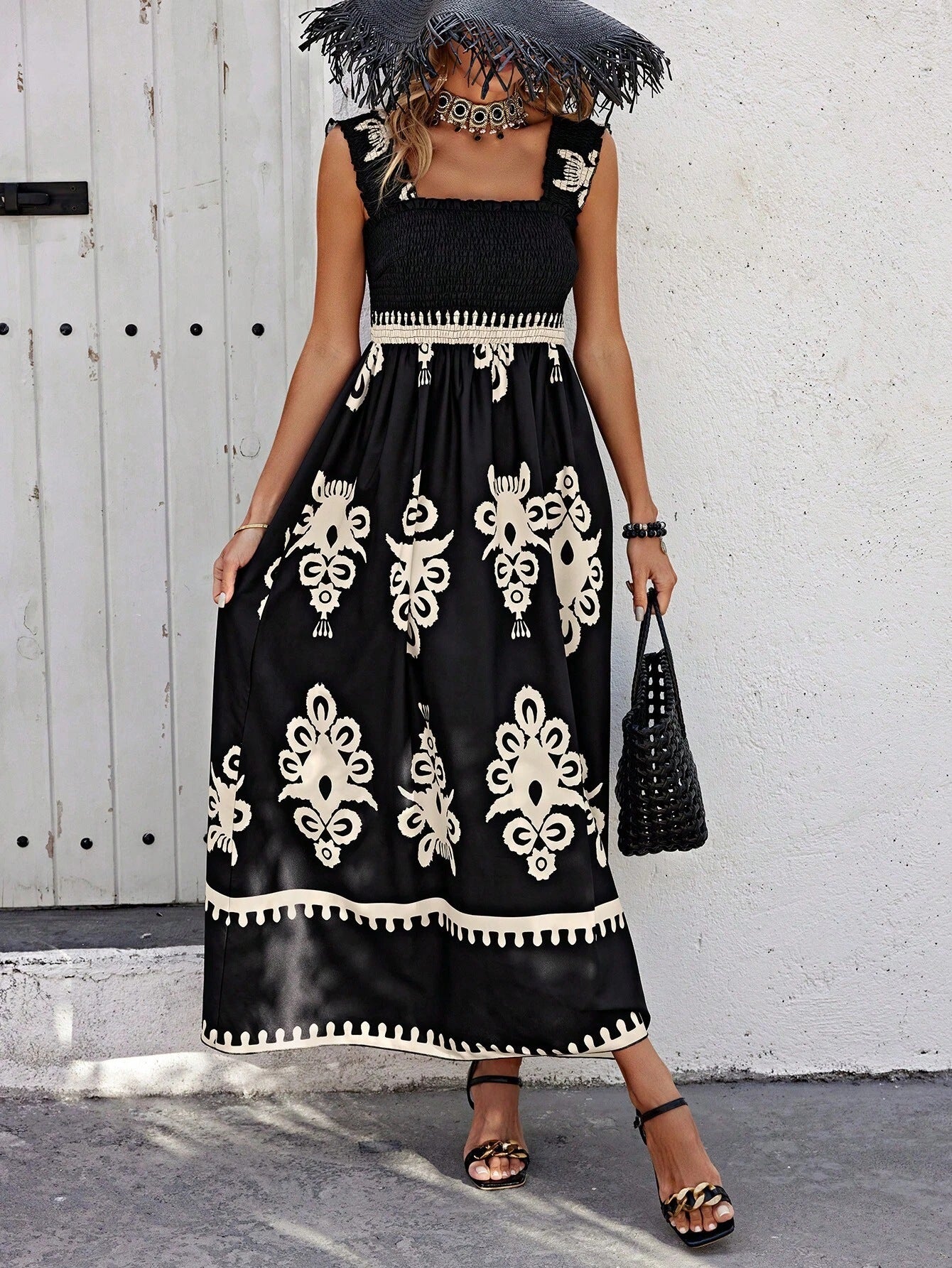 Beautifully Finished Dress in a Timeless Design