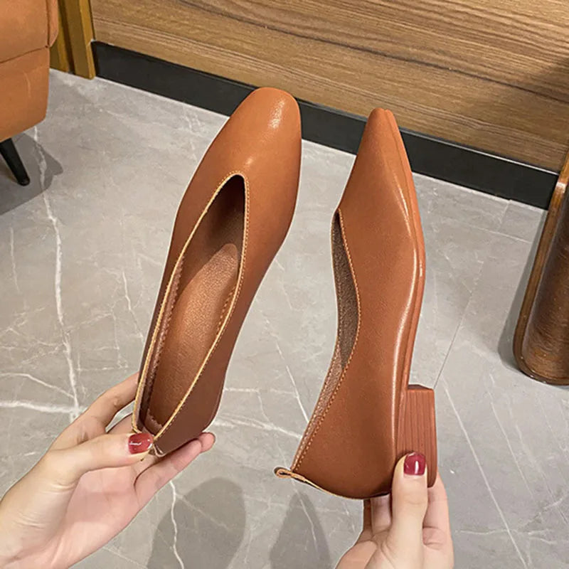 Well Tailored Shoes with a Graceful Silhouette