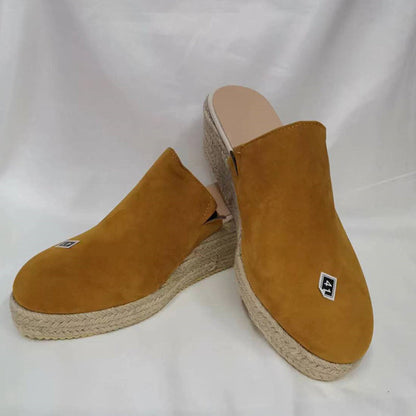 Well Tailored Shoes with a Graceful Silhouette