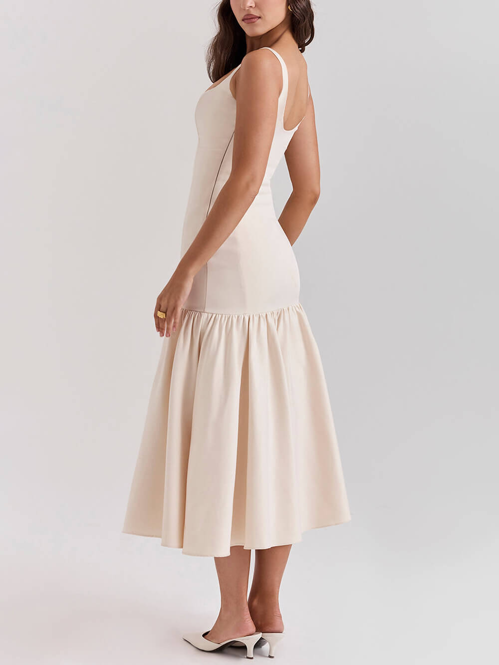 Effortlessly Elegant Dress with a Timeless Design