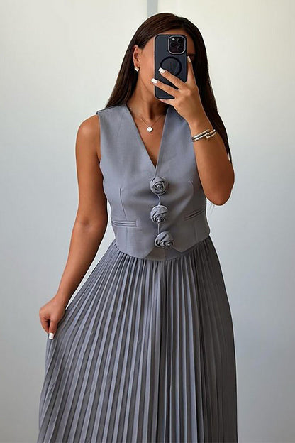 Gracefully Styled Garment for Any Occasion