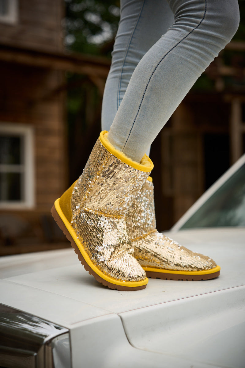 Well Tailored Boots with a Graceful Silhouette