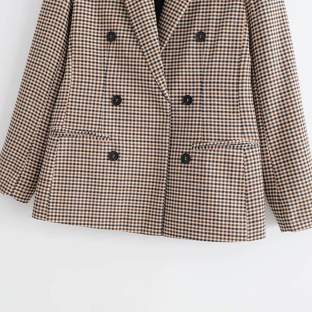 Effortlessly Elegant Jacket with a Timeless Design