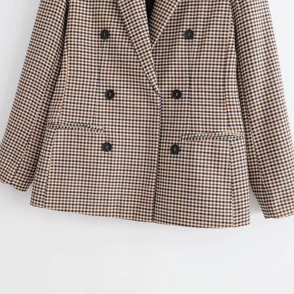 Effortlessly Elegant Jacket with a Timeless Design