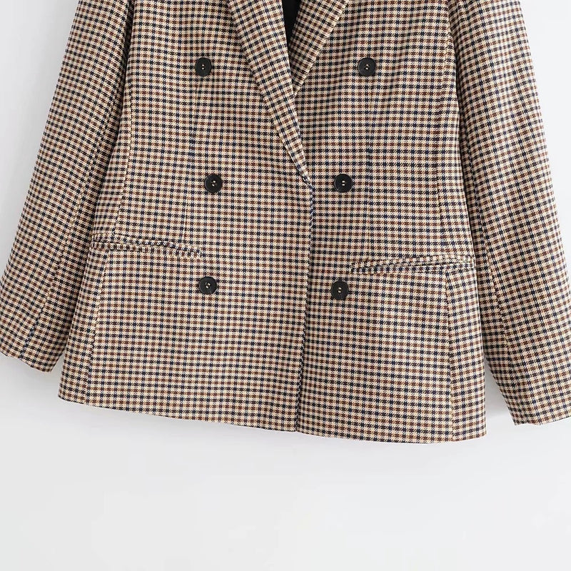 Effortlessly Elegant Jacket with a Timeless Design