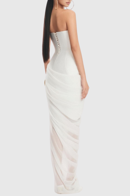Beautifully Finished Dress in a Timeless Design