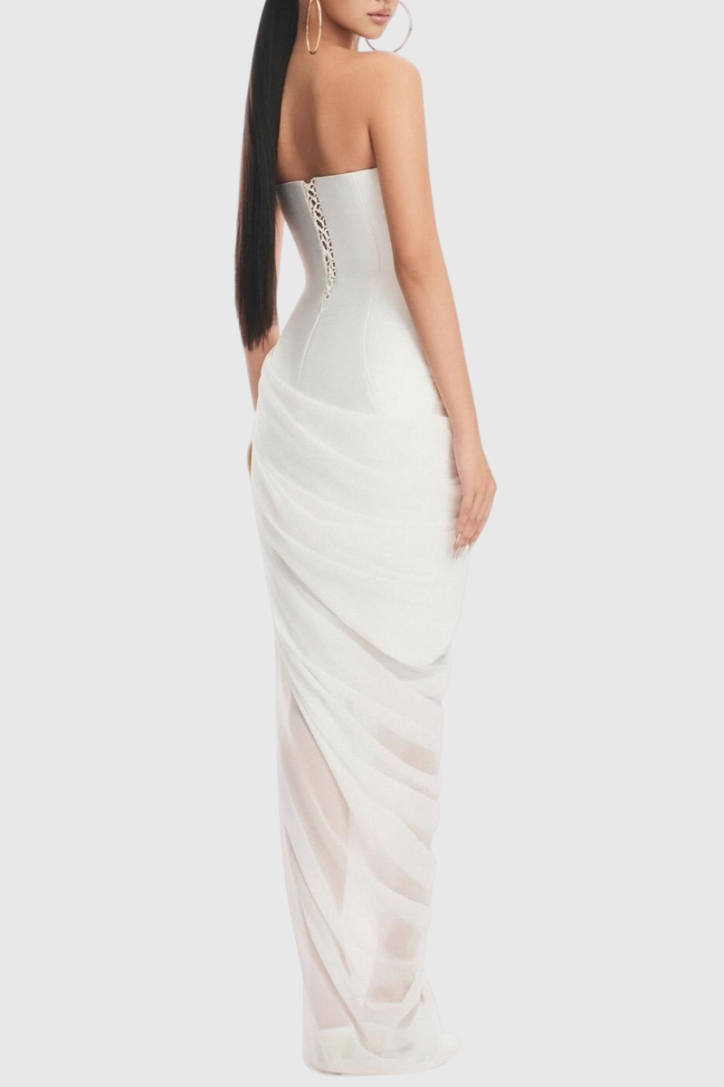 Beautifully Finished Dress in a Timeless Design