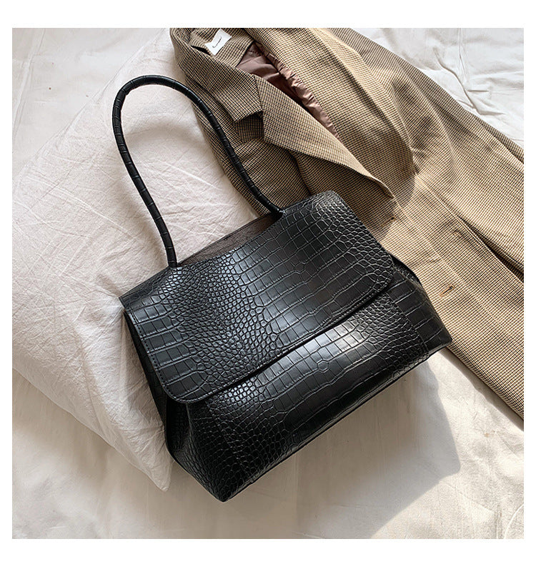 Sophisticated Bag with a Clean Classic Look