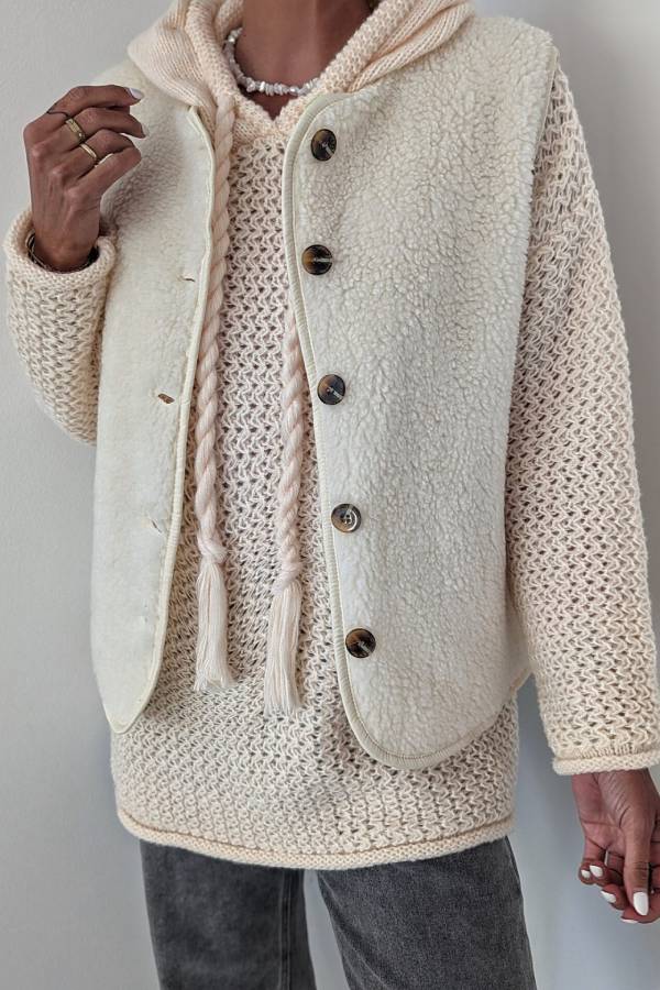 Beautifully Finished Coat in a Timeless Design