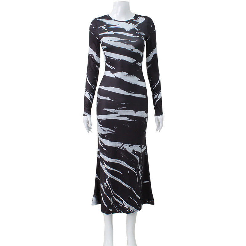 Beautifully Finished Dress in a Timeless Design