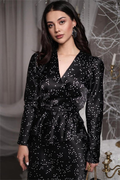 Sophisticated Blouse with a Clean Classic Look