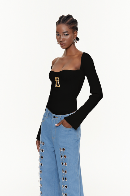 Beautifully Finished Top in a Timeless Design