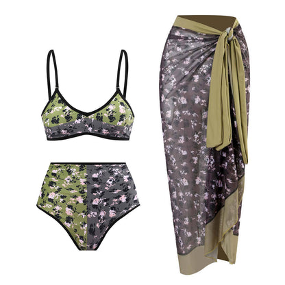 Effortlessly Elegant Swimsuit with a Timeless Design