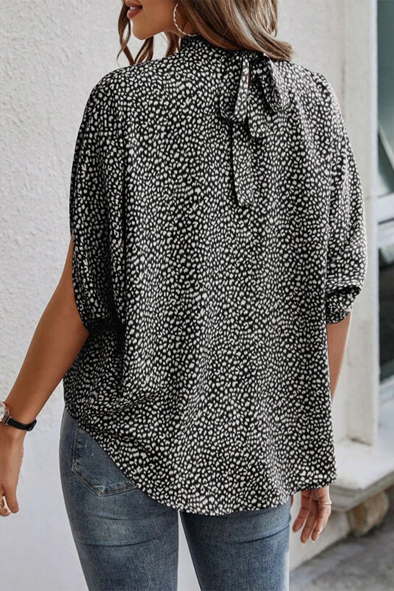Effortlessly Elegant Blouse with a Timeless Design