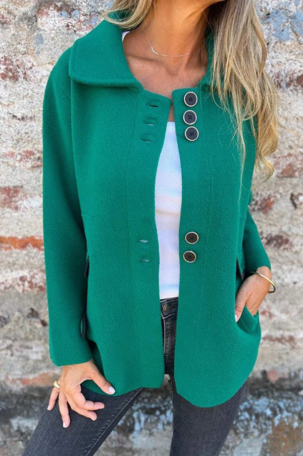 Well Tailored Coat with a Graceful Silhouette