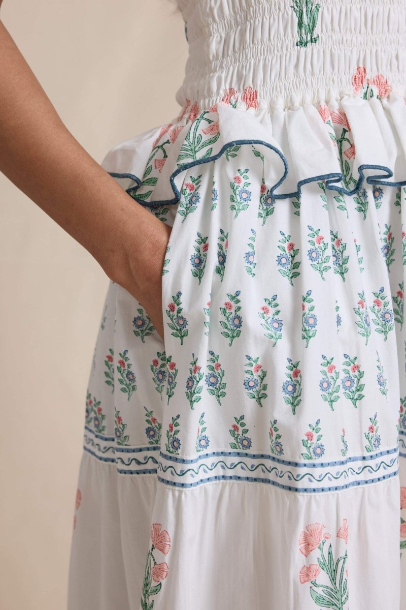 Beautifully Finished Dress in a Timeless Design