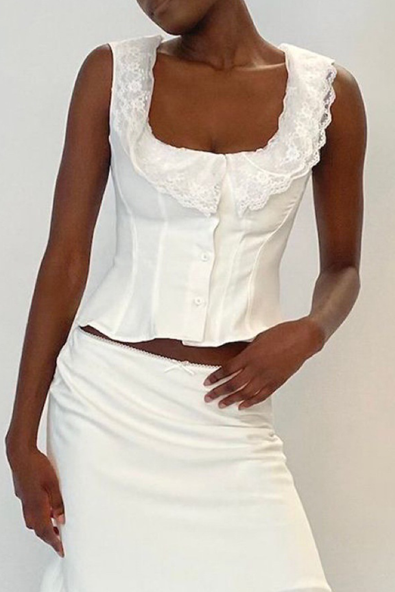 Well Tailored Top with a Graceful Silhouette