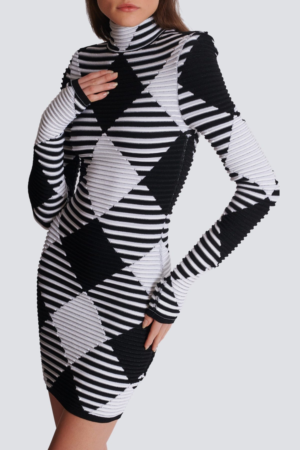 Well Tailored Dress with a Graceful Silhouette