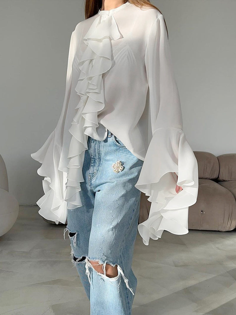 Effortlessly Elegant Blouse with a Timeless Design