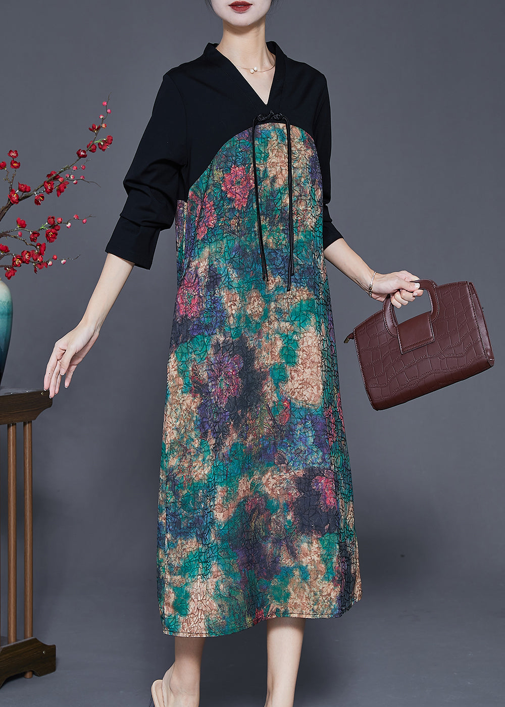 Effortlessly Elegant Dress with a Timeless Design