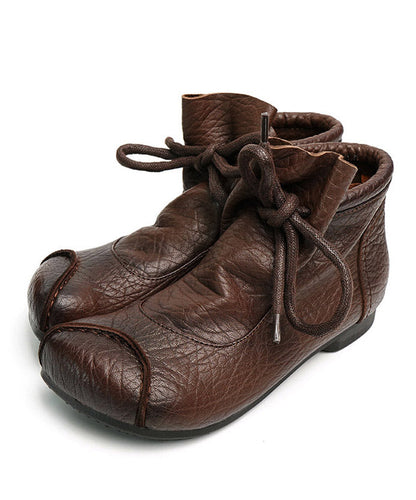 Effortlessly Elegant Boots with a Timeless Design