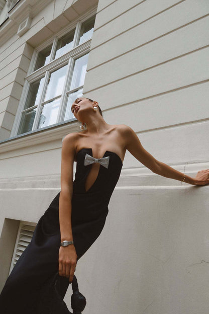 Beautifully Finished Dress in a Timeless Design