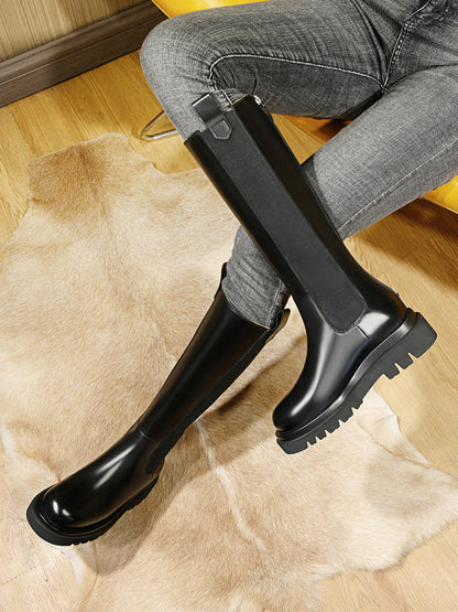 Beautifully Finished Boots in a Timeless Design