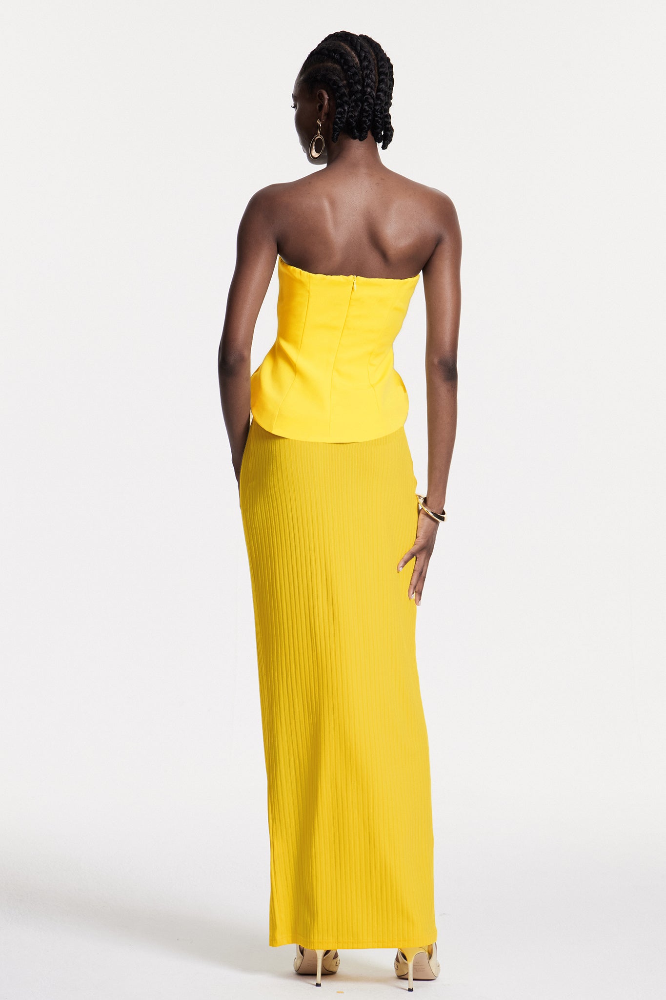 Effortlessly Elegant Garment with a Timeless Design