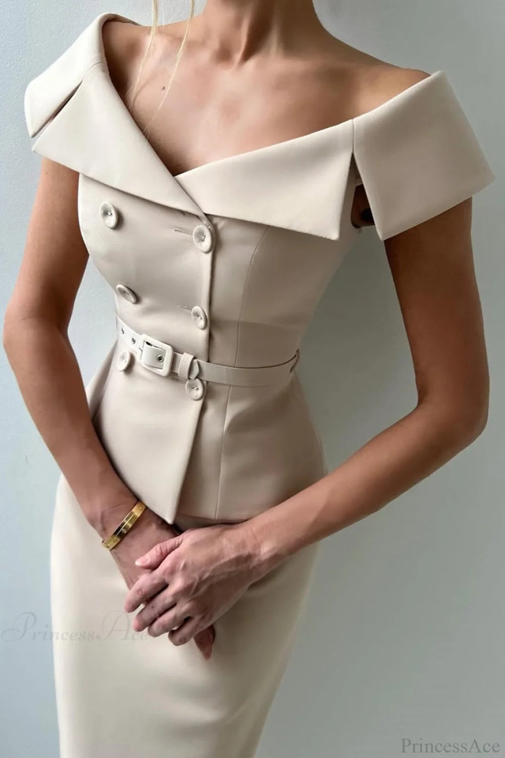 Beautifully Finished Garment in a Timeless Design