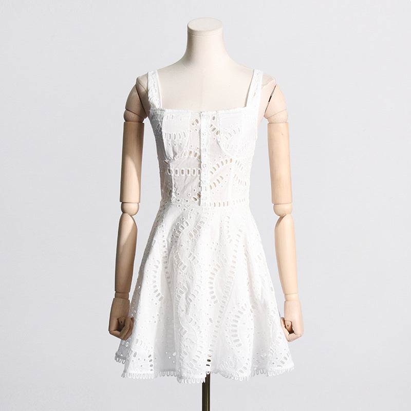 Effortlessly Elegant Dress with a Timeless Design