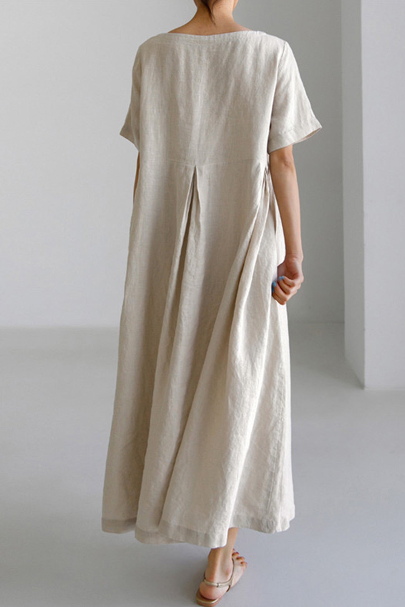 Well Tailored Dress with a Graceful Silhouette