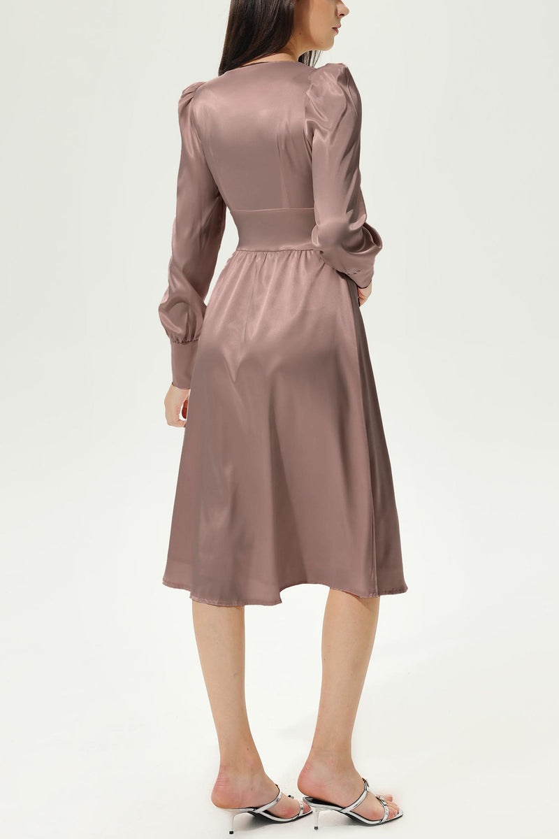Well Tailored Dress with a Graceful Silhouette