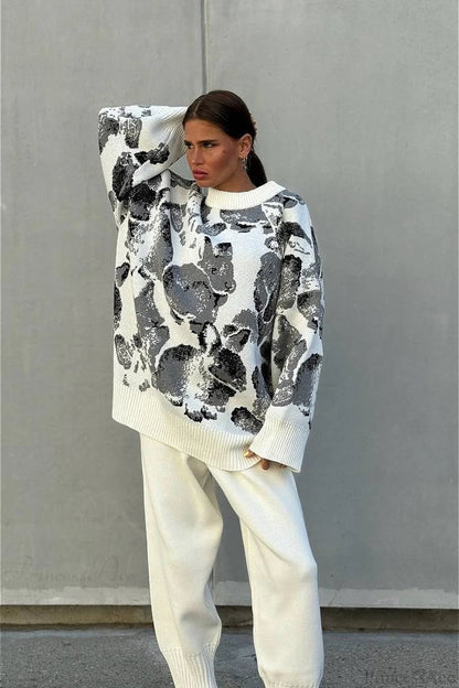Well Tailored Sweater with a Graceful Silhouette