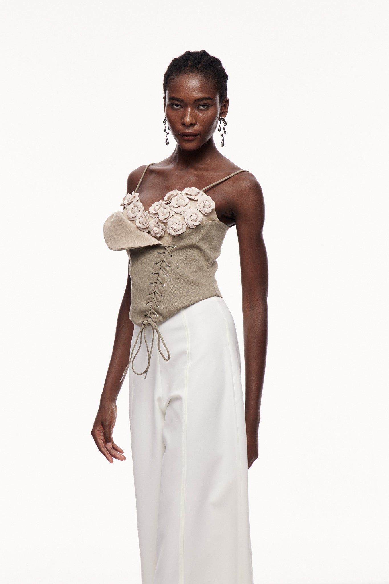Beautifully Finished Top in a Timeless Design