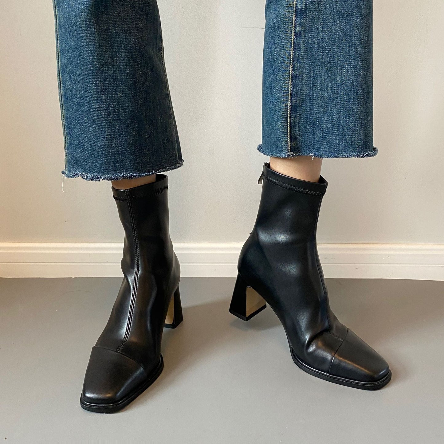 Well Tailored Boots with a Graceful Silhouette