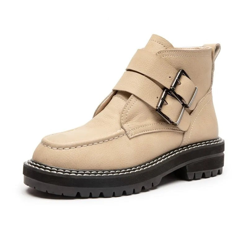 Effortlessly Elegant Boots with a Timeless Design