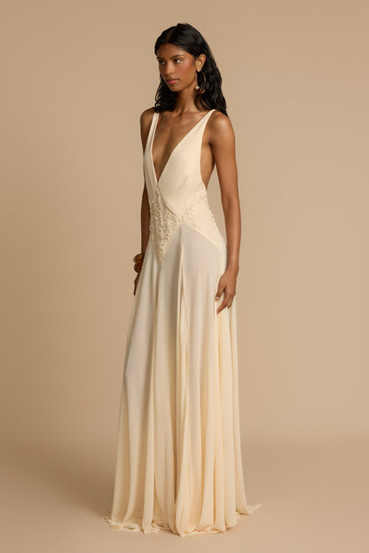 Effortlessly Elegant Dress with a Timeless Design