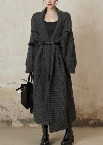 Well Tailored Cardigan with a Graceful Silhouette