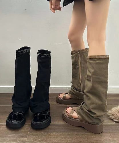 Effortlessly Elegant Boots with a Timeless Design
