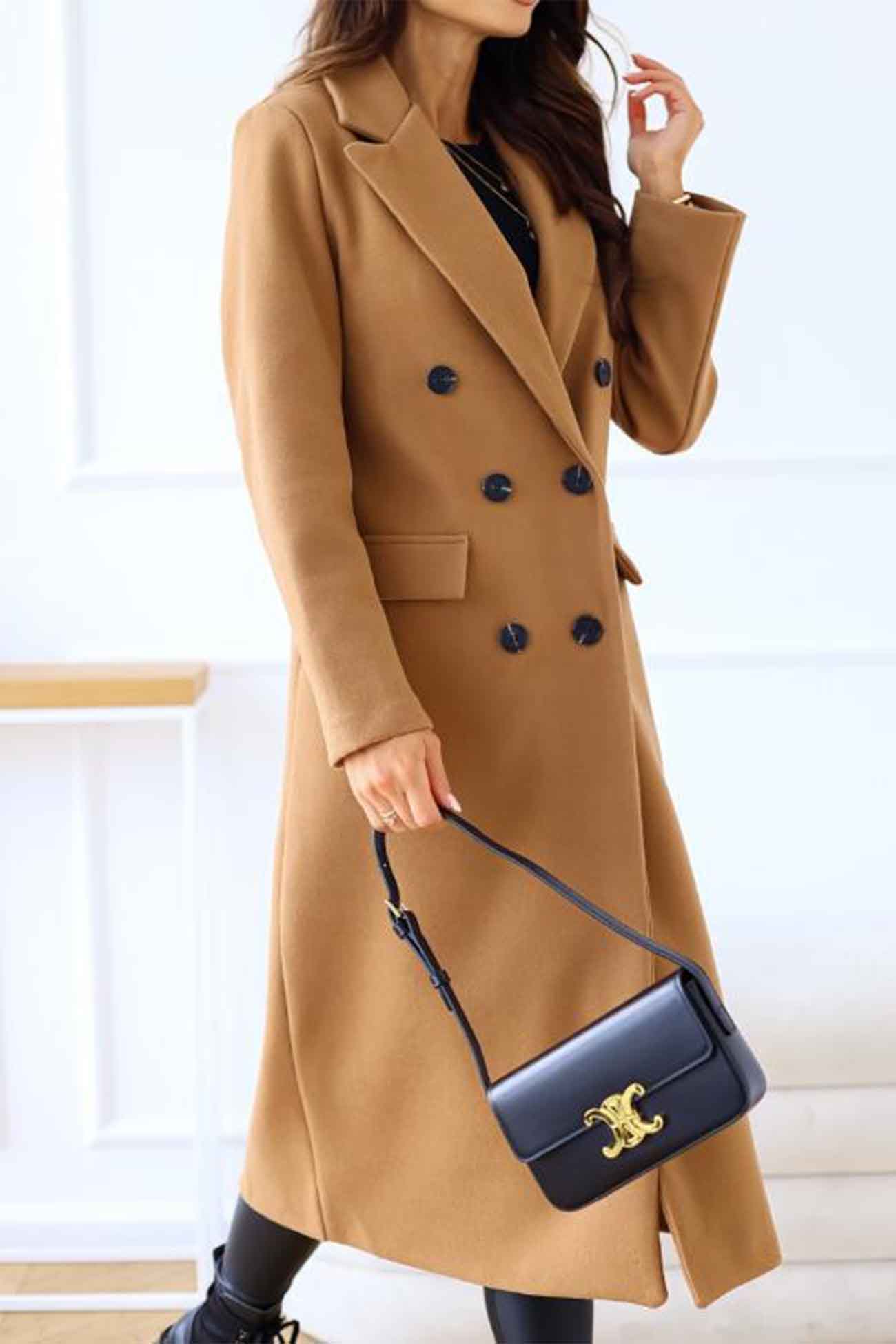 Well Tailored Coat with a Graceful Silhouette